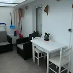 Aylevarroo Penthouse