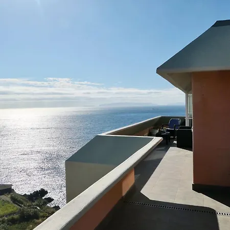 Aylevarroo Penthouse