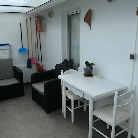 Aylevarroo Penthouse