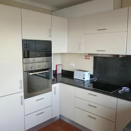 Aylevarroo Penthouse *