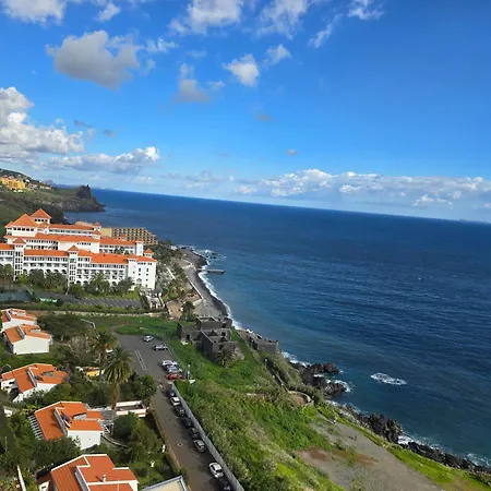 Aylevarroo Penthouse *