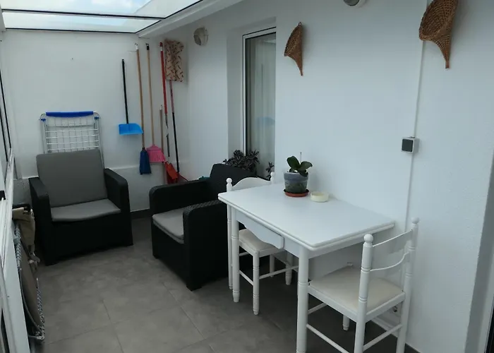 Aylevarroo Penthouse