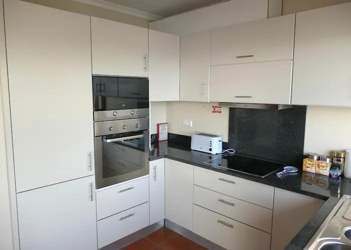 Aylevarroo Penthouse *