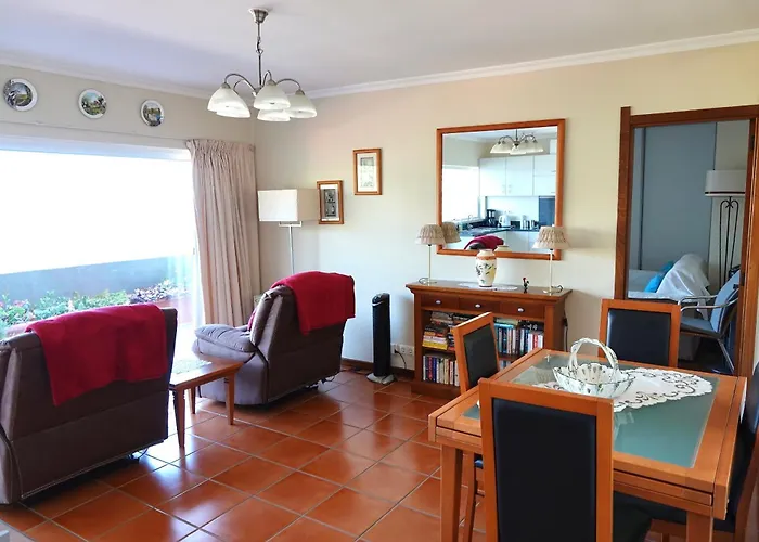 Aylevarroo Penthouse *