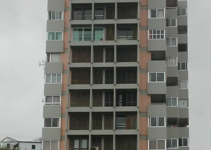 Aylevarroo Penthouse