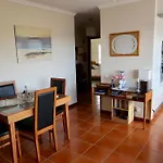 Aylevarroo Penthouse *