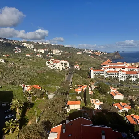 Aylevarroo Penthouse *