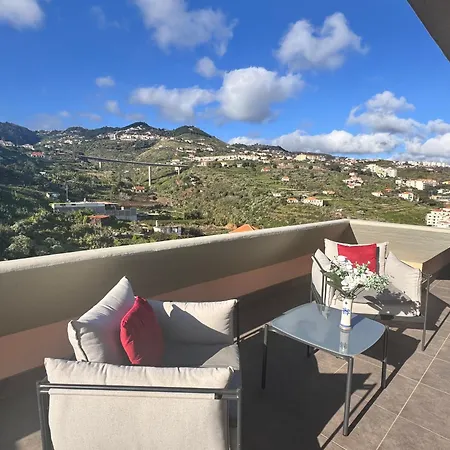 Aylevarroo Penthouse *