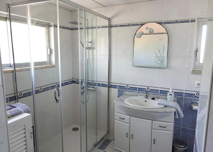 Aylevarroo Penthouse