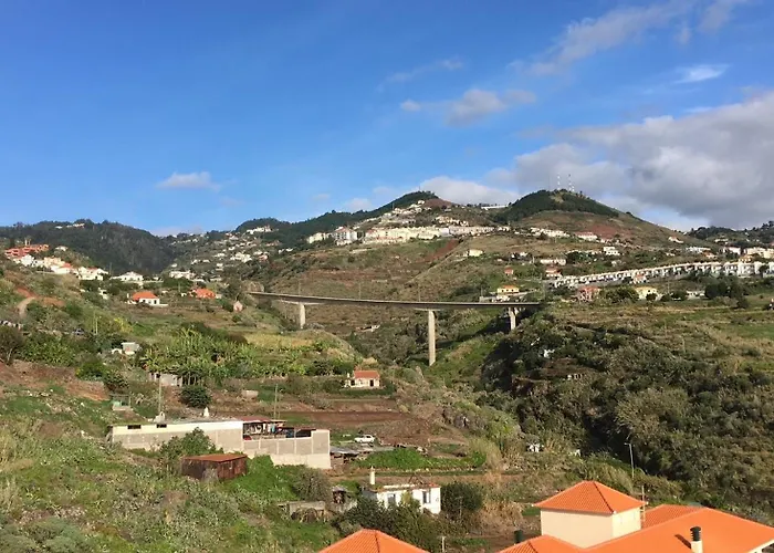 Aylevarroo Penthouse *