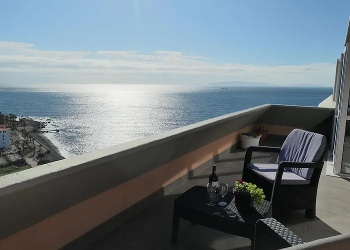 Aylevarroo Penthouse * Caniço