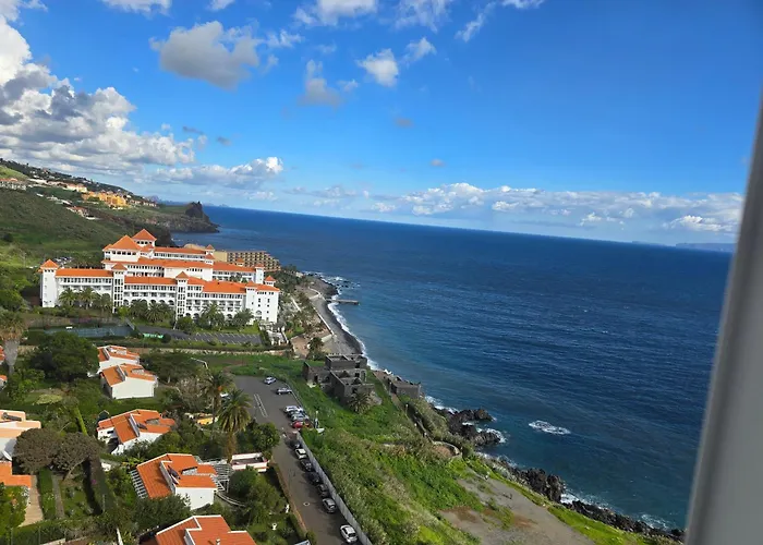 Aylevarroo Penthouse *