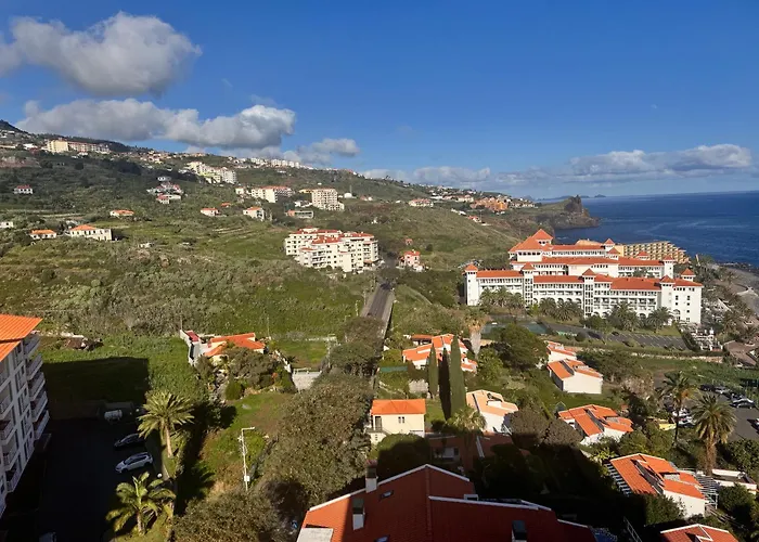 Aylevarroo Penthouse *