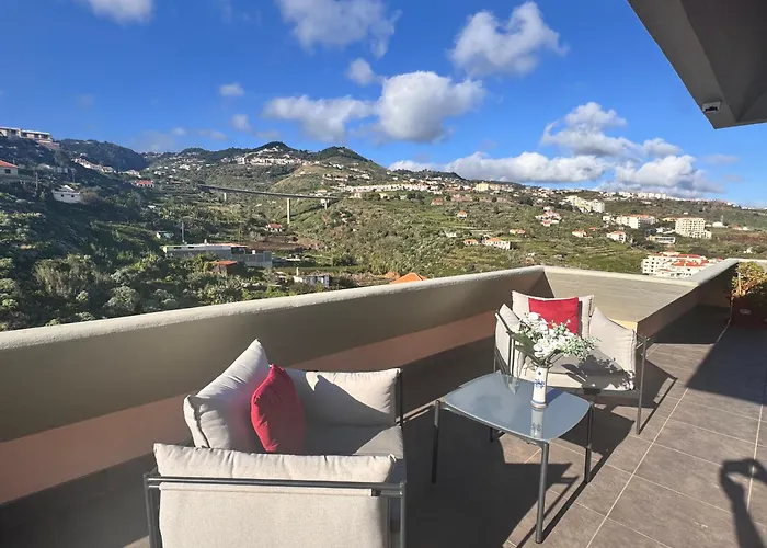 Aylevarroo Penthouse *