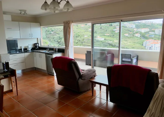 Aylevarroo Penthouse * Caniço