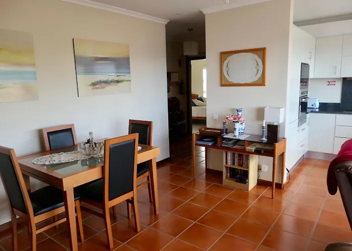 Aylevarroo Penthouse *